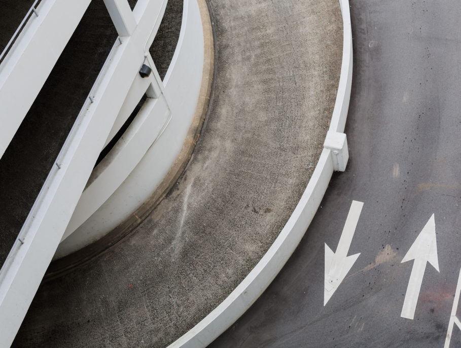 Double arrows on the road of a multi-storey car park